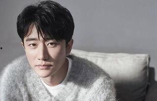 娱乐圈吃瓜小说双男主,瓜田里的双男主风云录