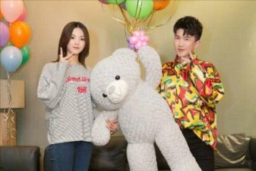 娱乐圈水太深准备吃瓜