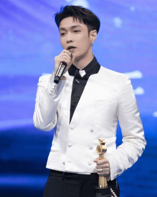 娱乐圈吃瓜张艺兴,娱乐圈吃瓜界的“瓜王”